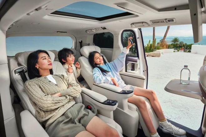 彩神vll首页13价钱对标埃尔法谁还买百万MPV(图3)